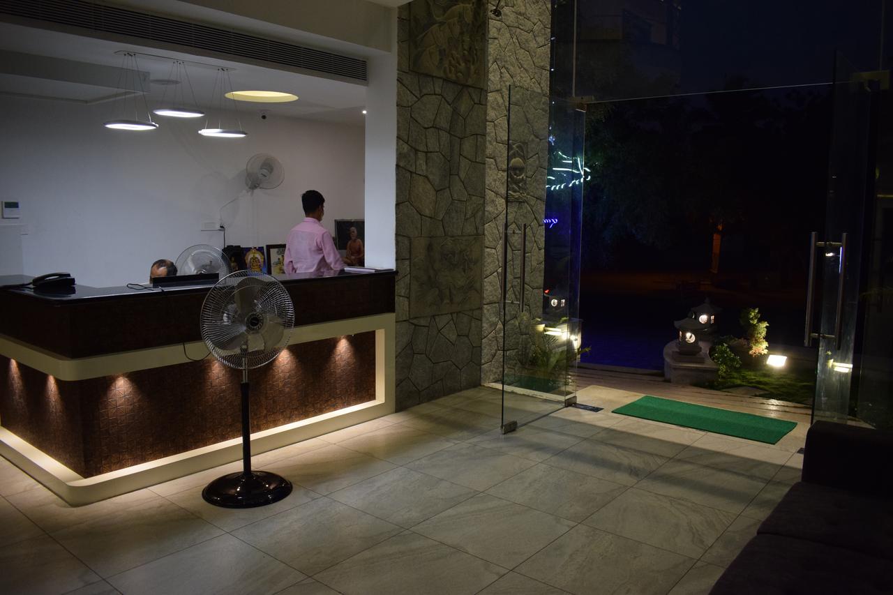 White Pearl Residency Hotel Pondicherry Exterior foto
